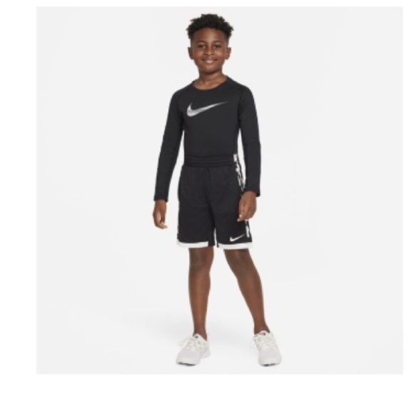 Nike Boys Pro Warm Standard-Fit Logo-Print
Long-Sleeve T-Shirt Black/white M top - Picture 4 of 13